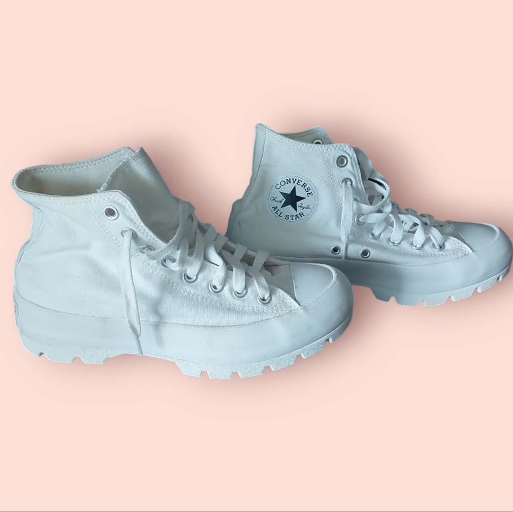 White Convers Chuck Taylor All Star Lugged Canvas